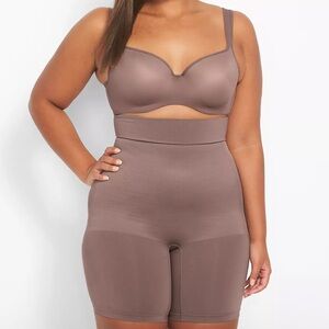 Cacique Deep Taupe The Slimmer Ultra High-Waist Short Size 14-16 Level 2 Shaper